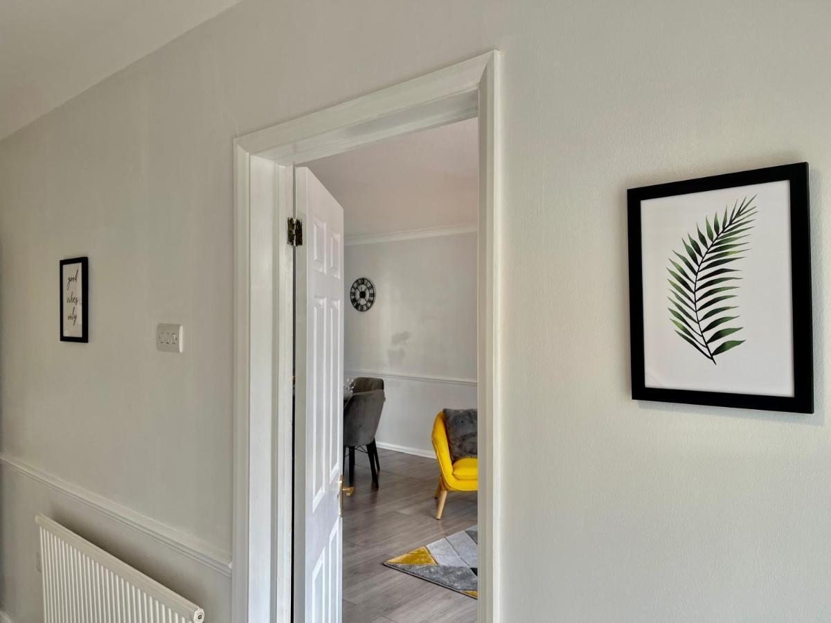 Stylish 3 Bed Chigwell Home With Free Parking 외부 사진